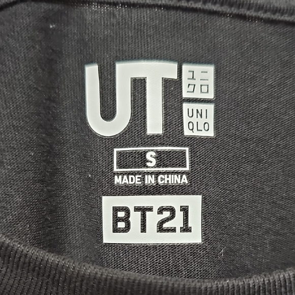 Uniqlo Black Short Sleeve Tee - Picture 7 of 8